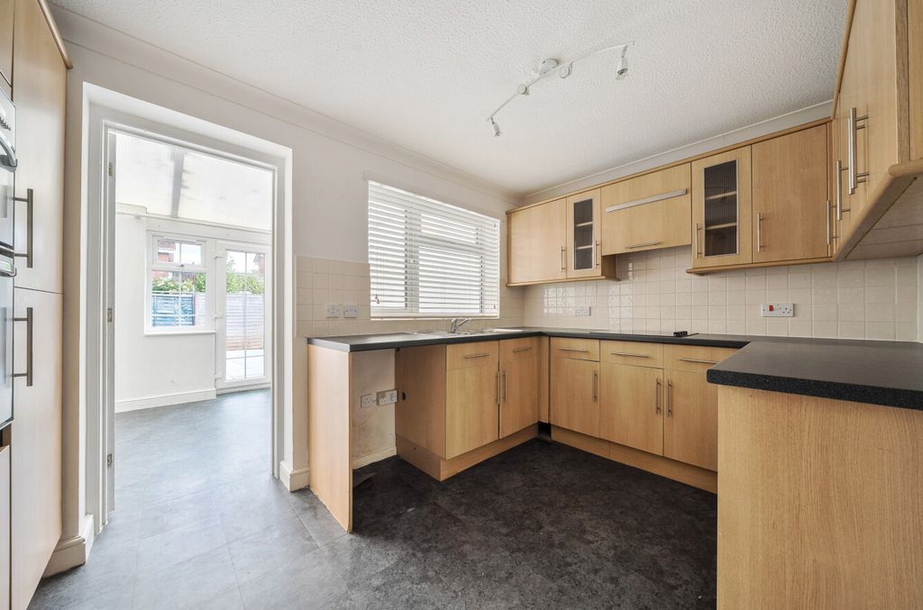 Property photo 3 of 8 1464020-3-6A0Ada1...