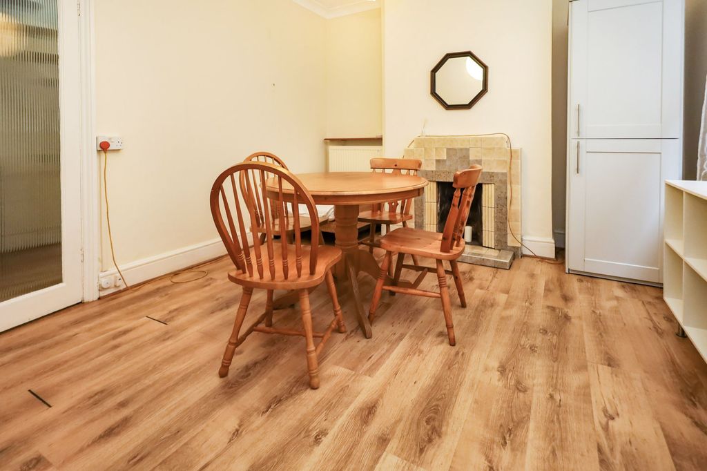 Property photo 3 of 14 Photo 4