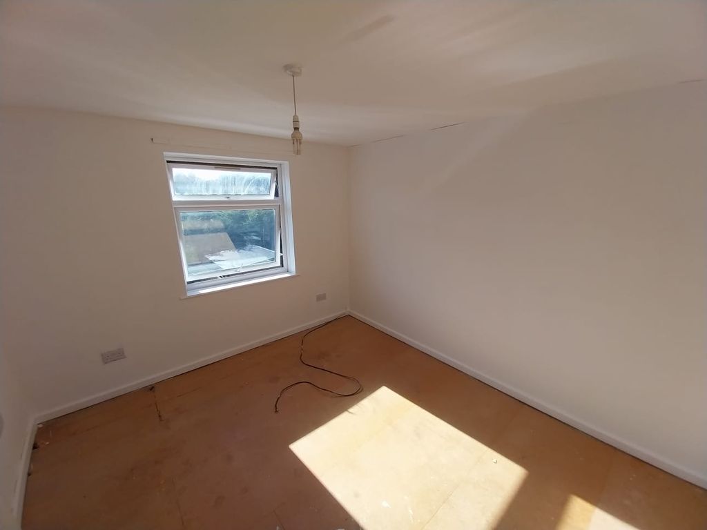 Property photo 2 of 8 Image