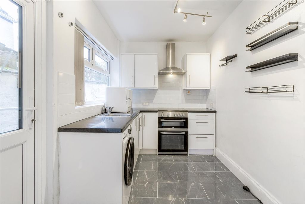 Property photo 2 of 9 Buckwell End Kitchen