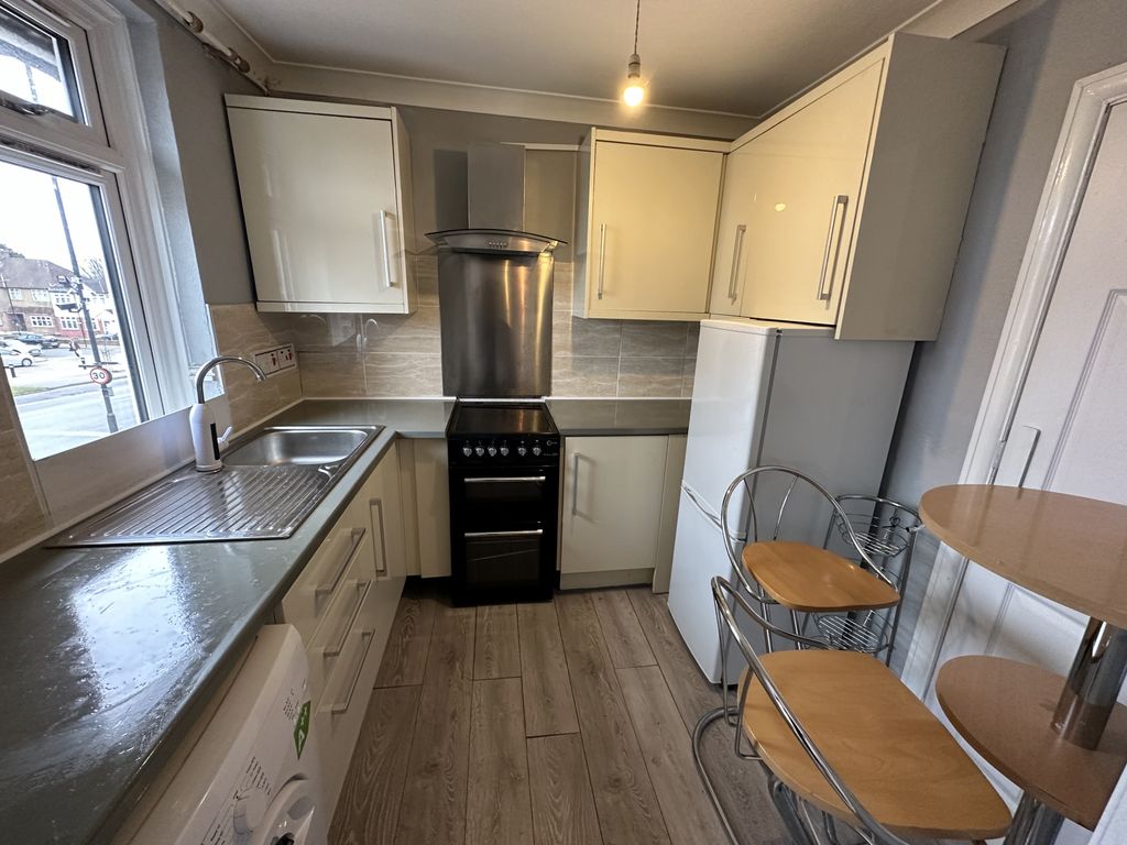 Property photo 1 of 5 One Bedroom First Floor Flat In Northolt