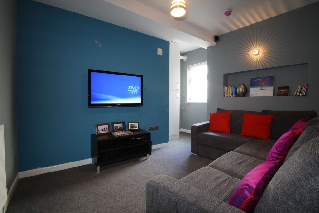 Property photo 3 of 16 62Lb Sitting Room