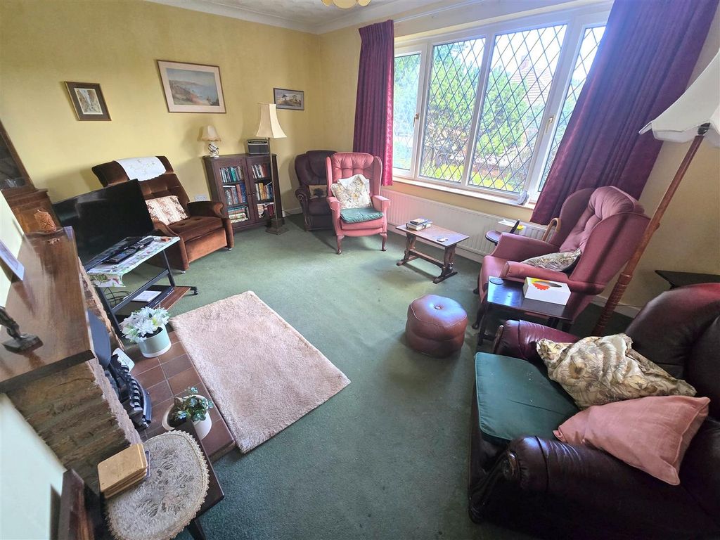 Property photo 2 of 10 Lounge