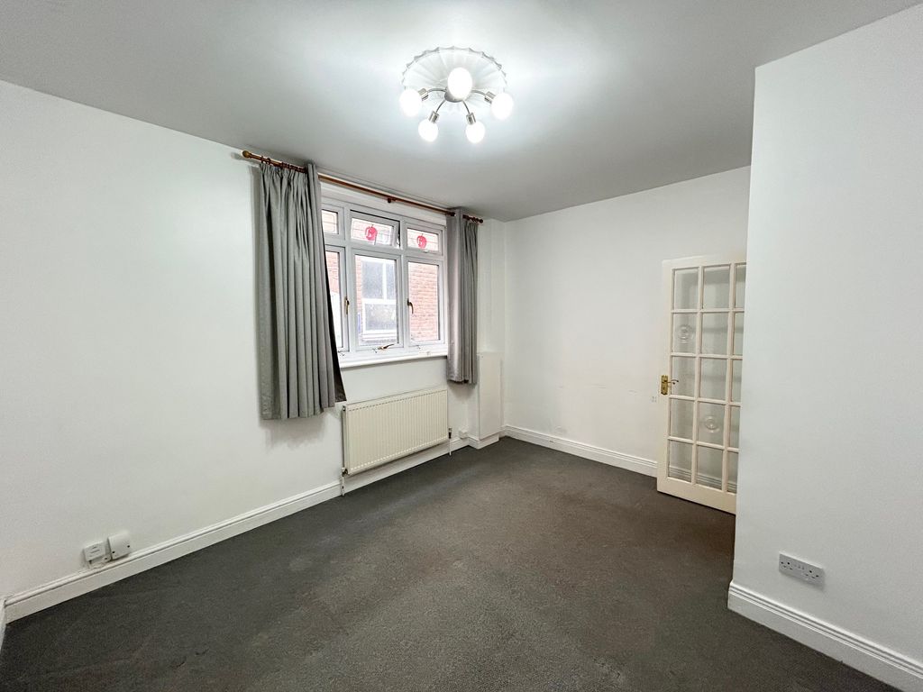 Property photo 3 of 10 Living Area