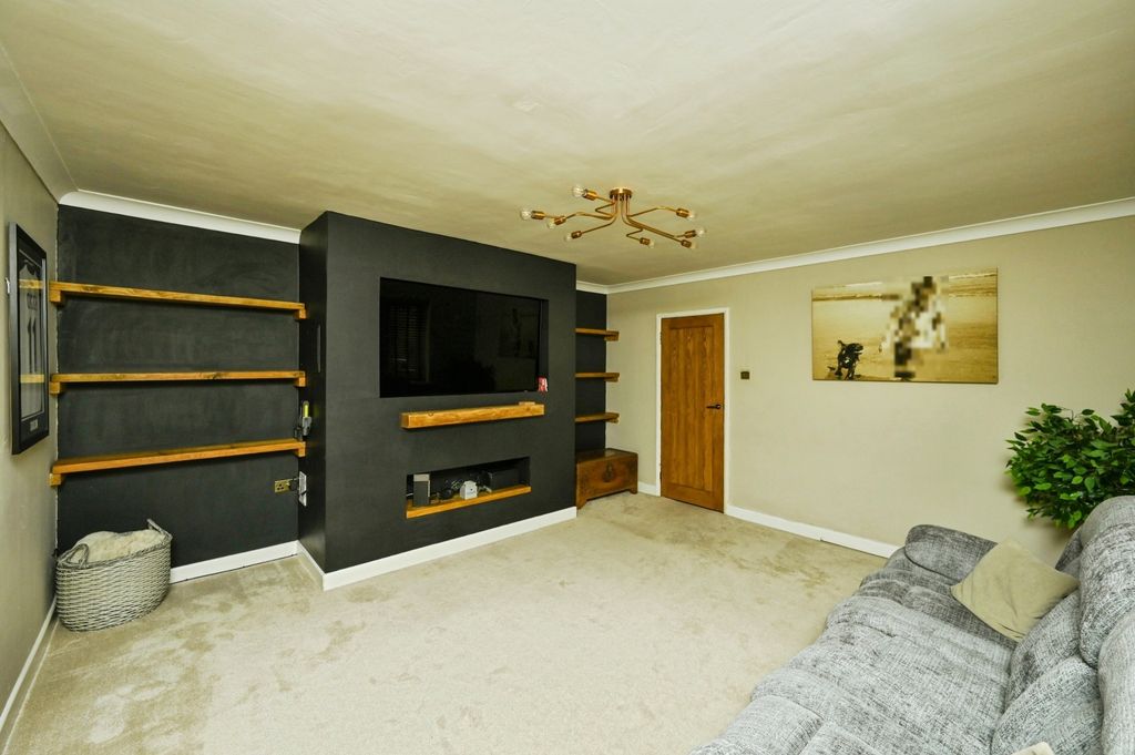 Property photo 2 of 18 Image 2