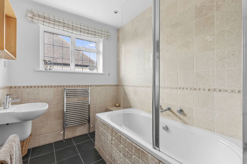 Additional image 17 of 4 bed detached house for saleAmersham Hill Drive, High Wycombe HP13