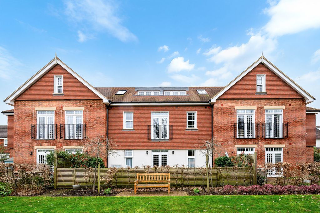 Additional image 17 of 2 bed flat for saleGresham Gardens, Oxted RH8