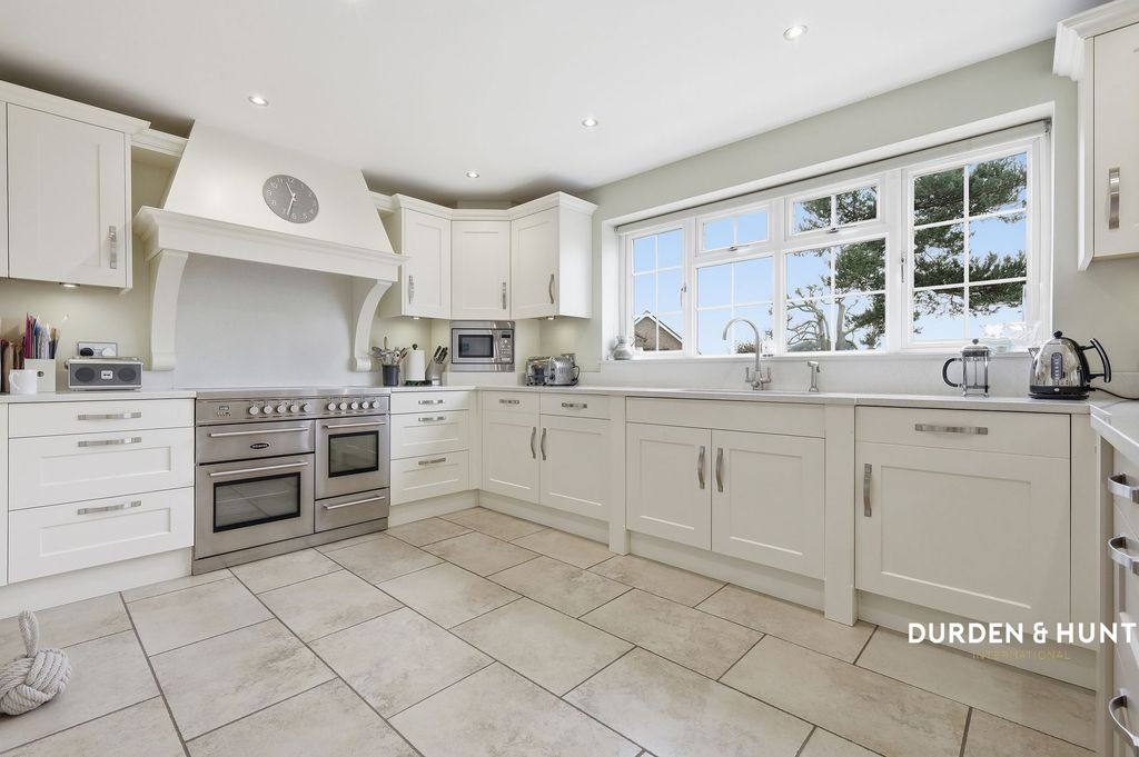 Property photo 3 of 28