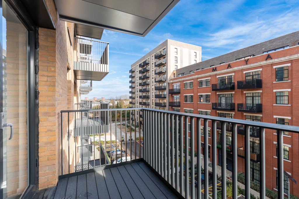 Property photo 3 of 11