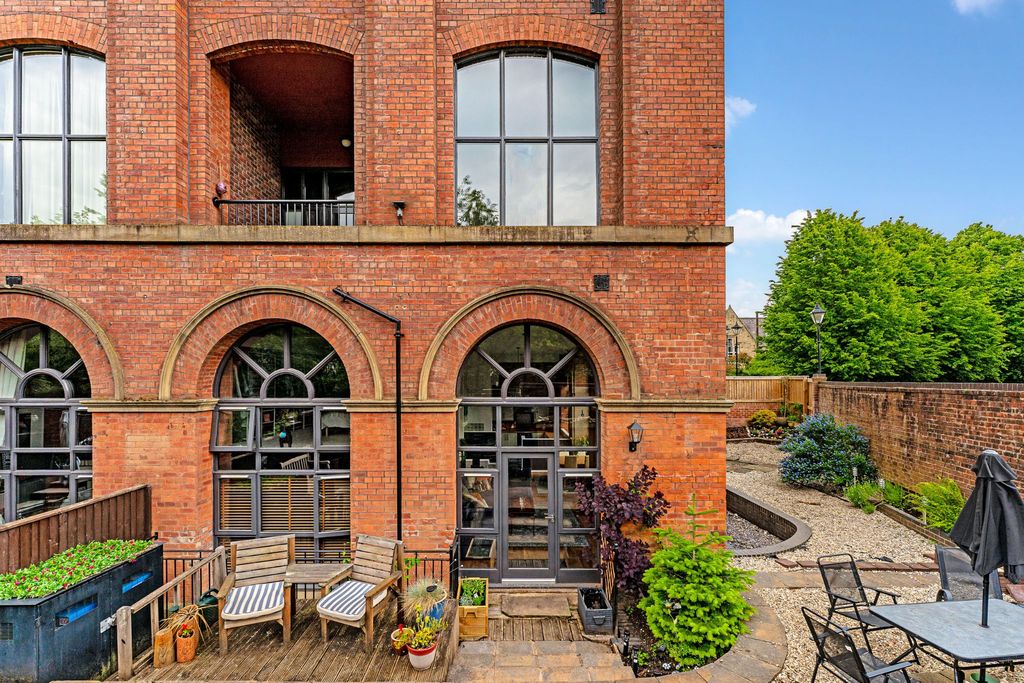 Property photo 1 of 38 Photograph 39