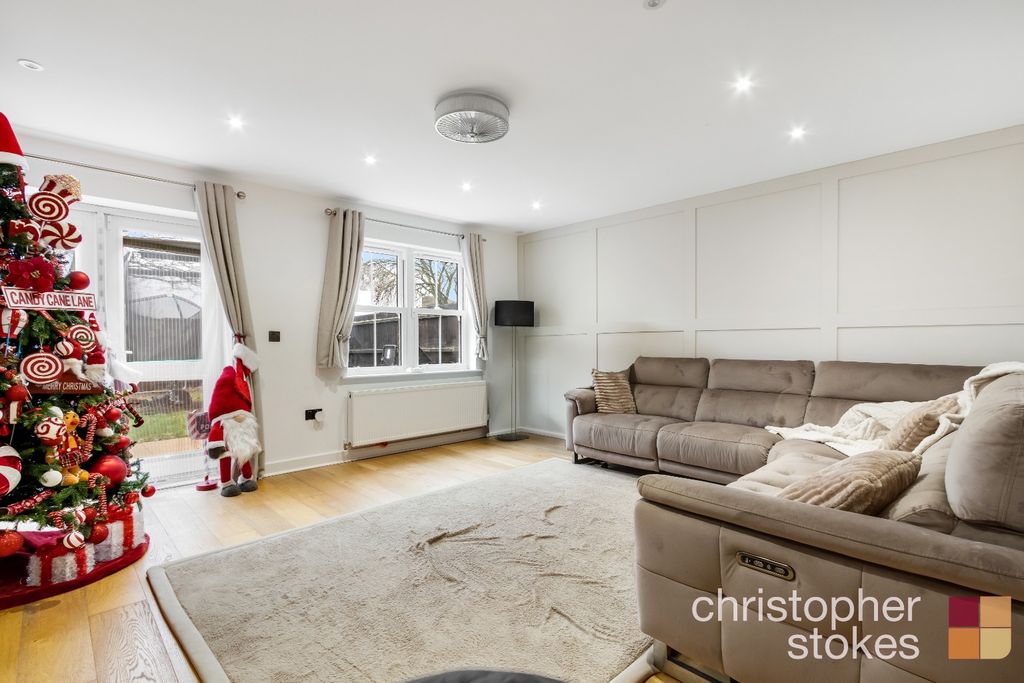 Property photo 2 of 12 3818424