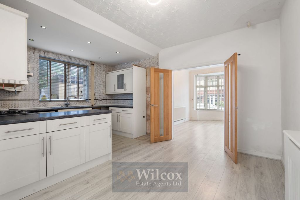 Property photo 3 of 23