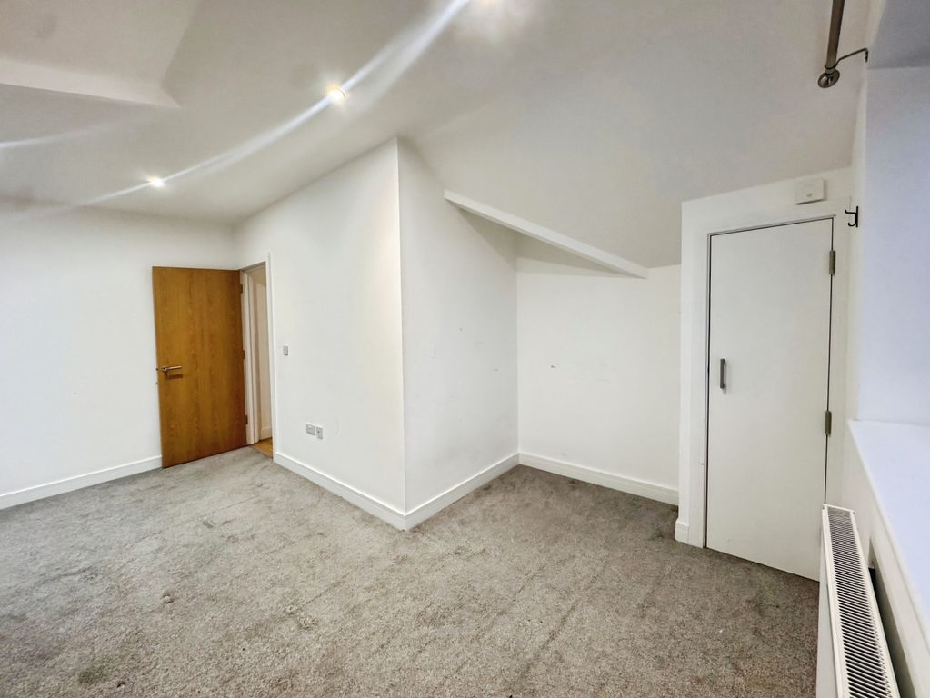 Property photo 3 of 5 Bedroom