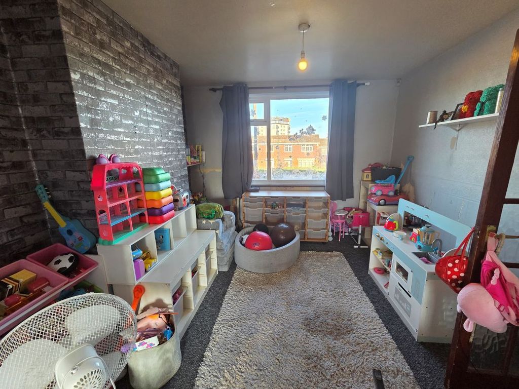 Property photo 3 of 20