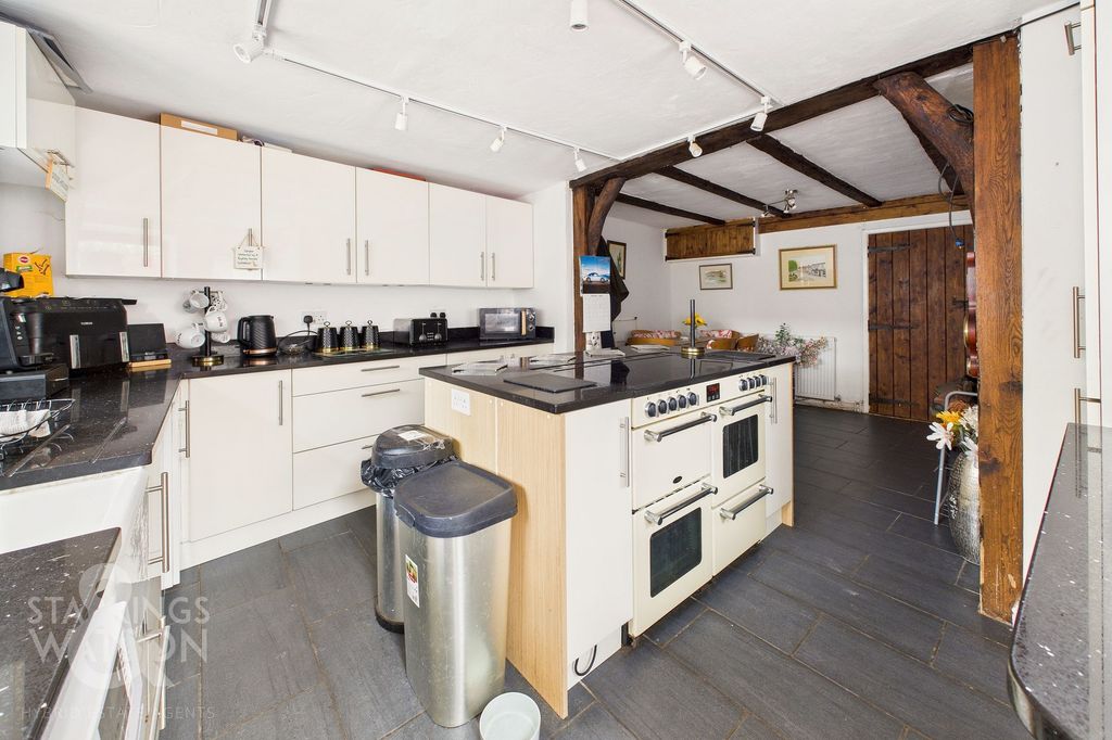 Property photo 3 of 21