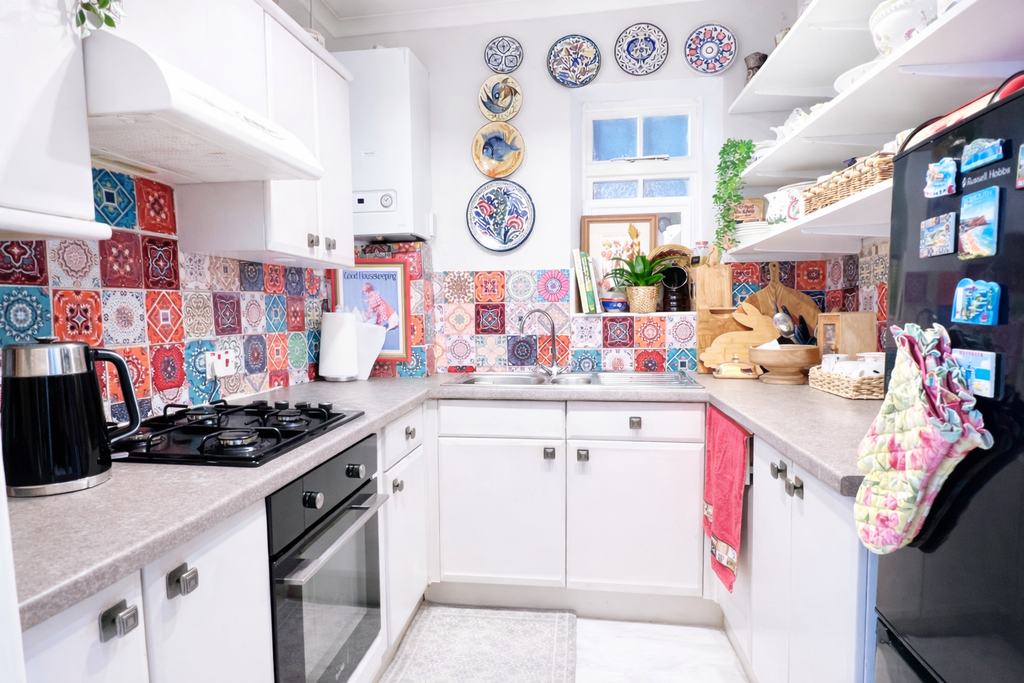 Property photo 3 of 11 Kitchen