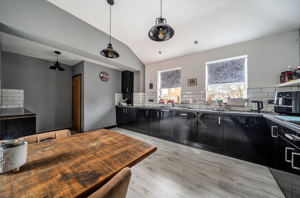 Property photo 2 of 19 1400910-15-697345...