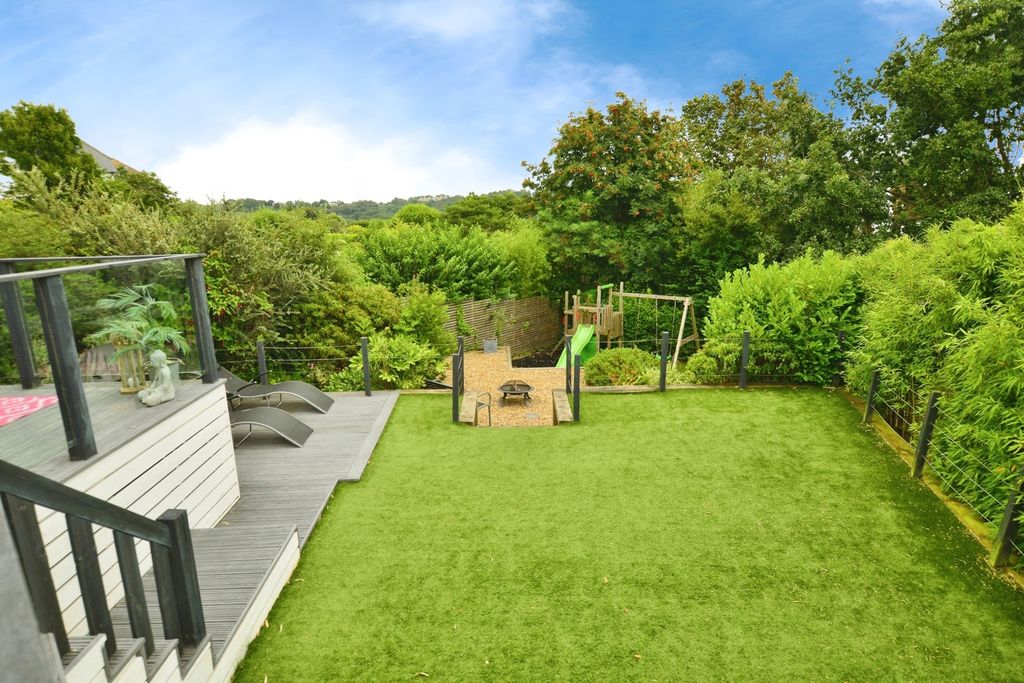 Property photo 3 of 17 Garden