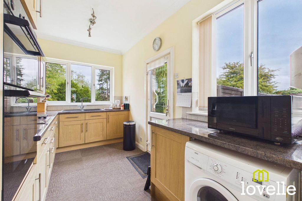 Property photo 3 of 32