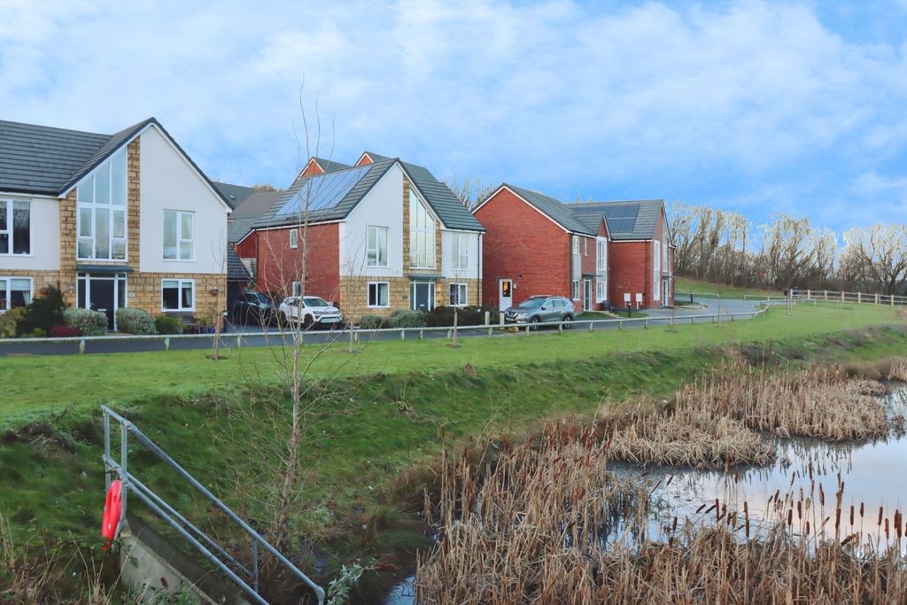 Property photo 3 of 21