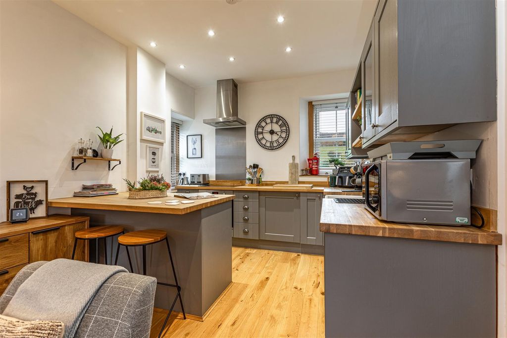 Property photo 3 of 25 East Danielton Cottage Melrose 24.Jpg