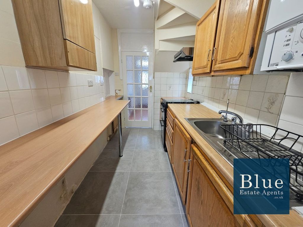 Property photo 3 of 14 Kitchen