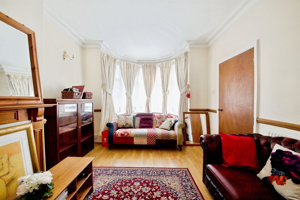 Property photo 2 of 20