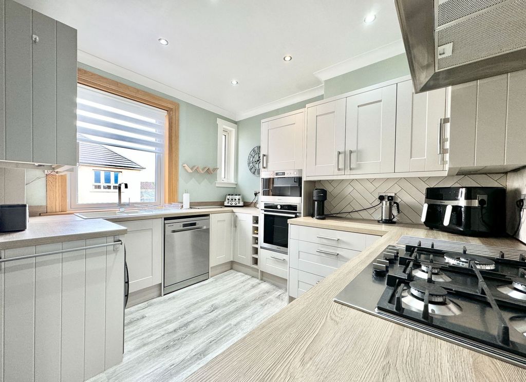 Property photo 2 of 36