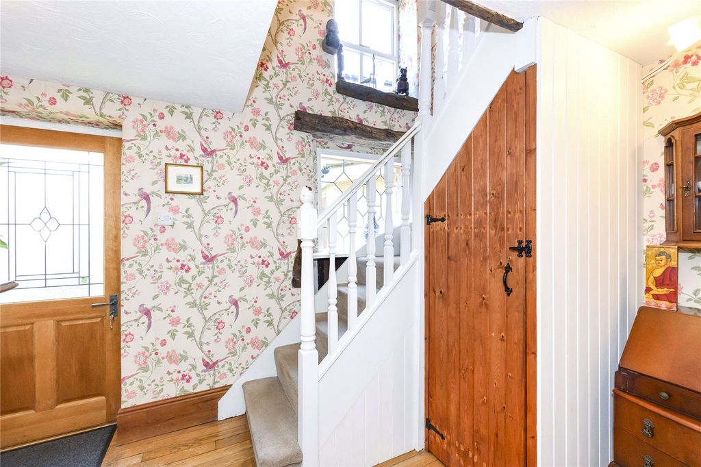 Property photo 2 of 10 Entrance Hall