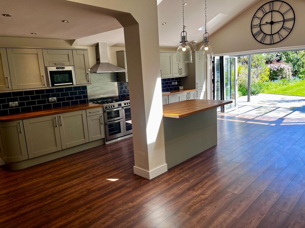 Property photo 2 of 33