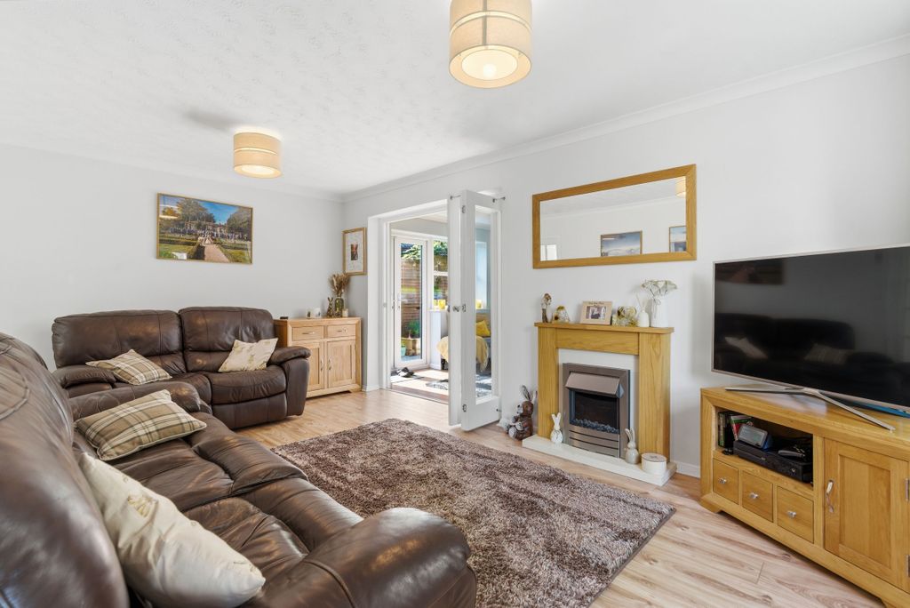Property photo 2 of 32