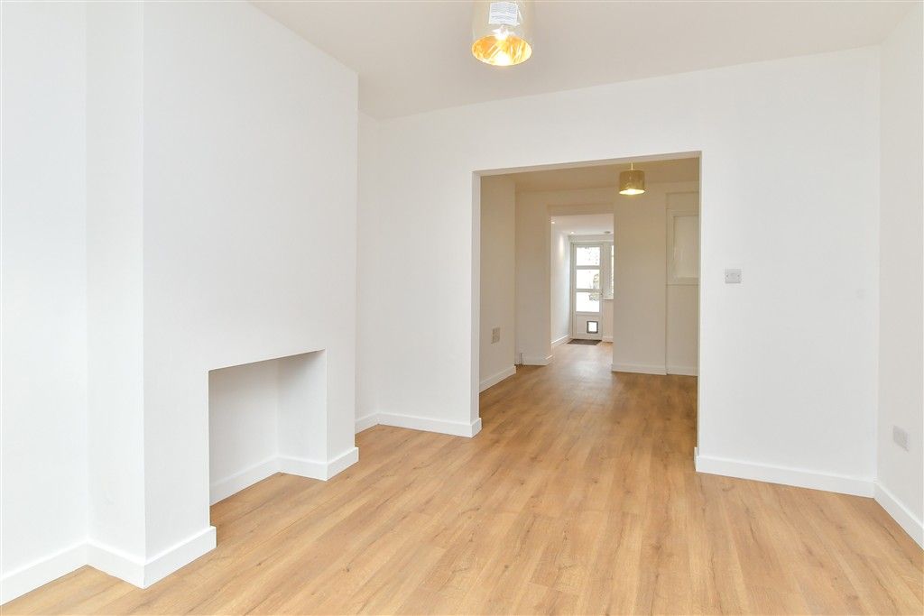 Property photo 2 of 14 Lounge