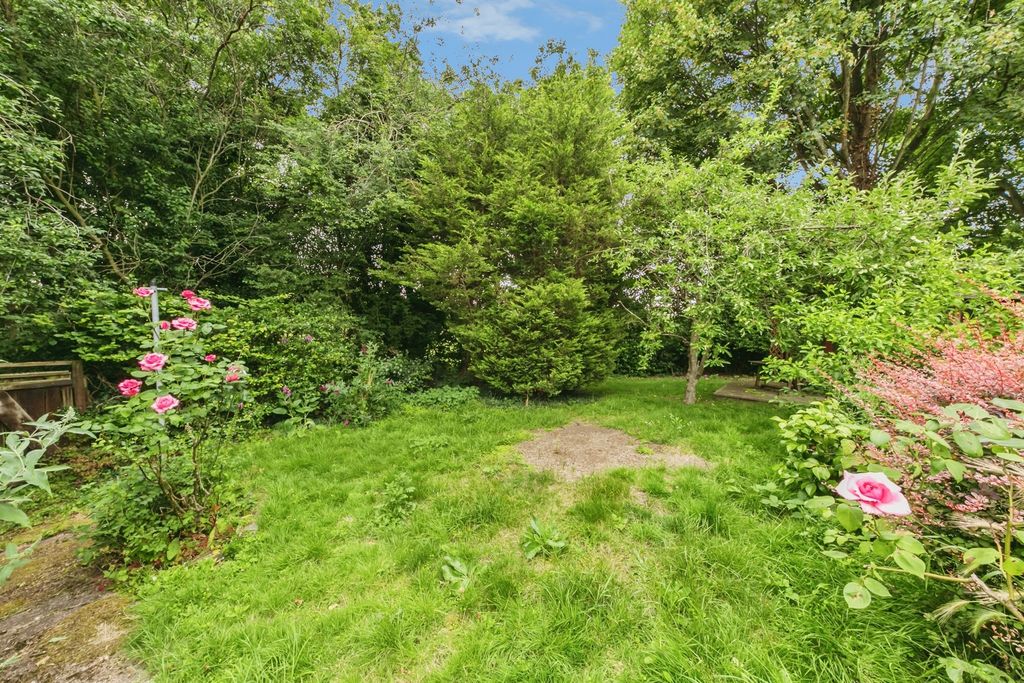 Property photo 2 of 20 Gardens: