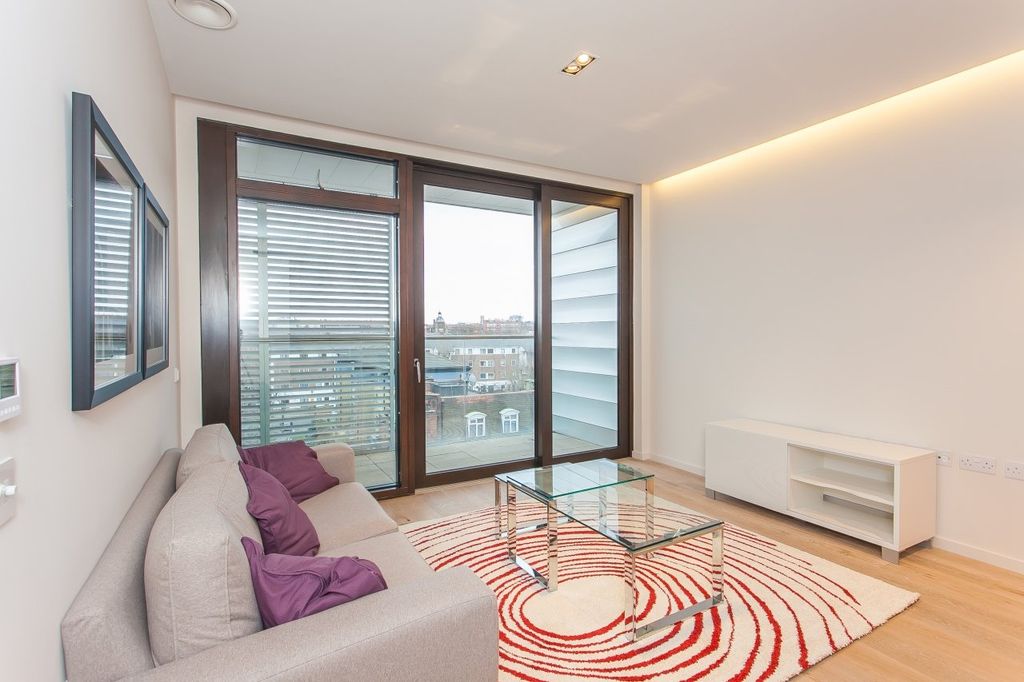 Property photo 1 of 9 Living