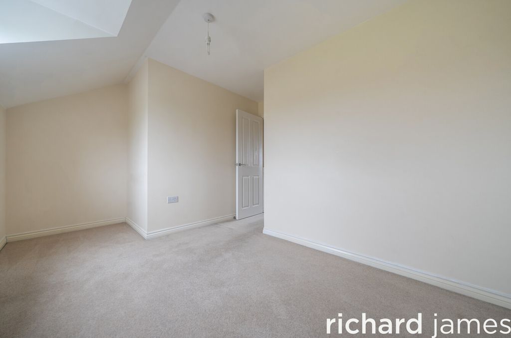 Property photo 3 of 13 c8cd85608Ca24B32Af1Ae33F708Cdb05