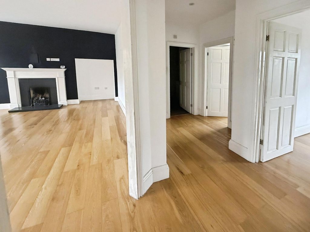 Property photo 2 of 14 Hallway