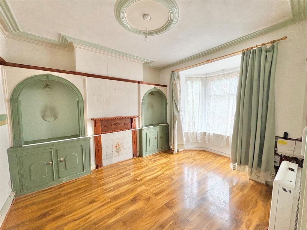 Property photo 2 of 10 Lounge.Jpg