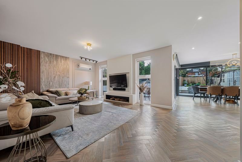 Property photo 3 of 46 Photo 31