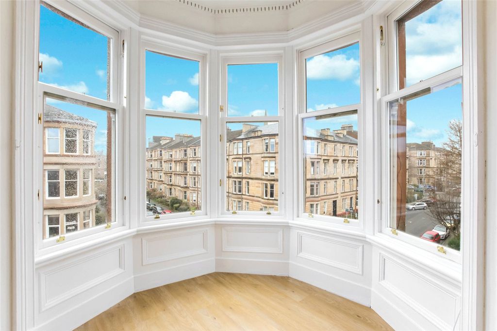 Property photo 3 of 17 Living Room