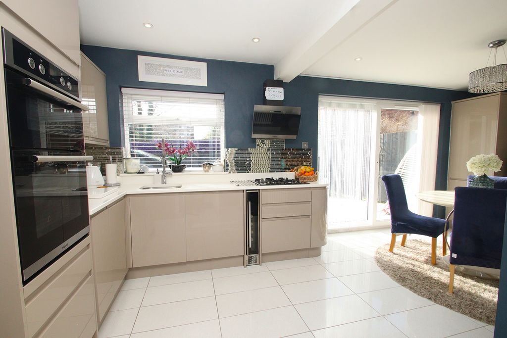 Property photo 2 of 20 Photo 8