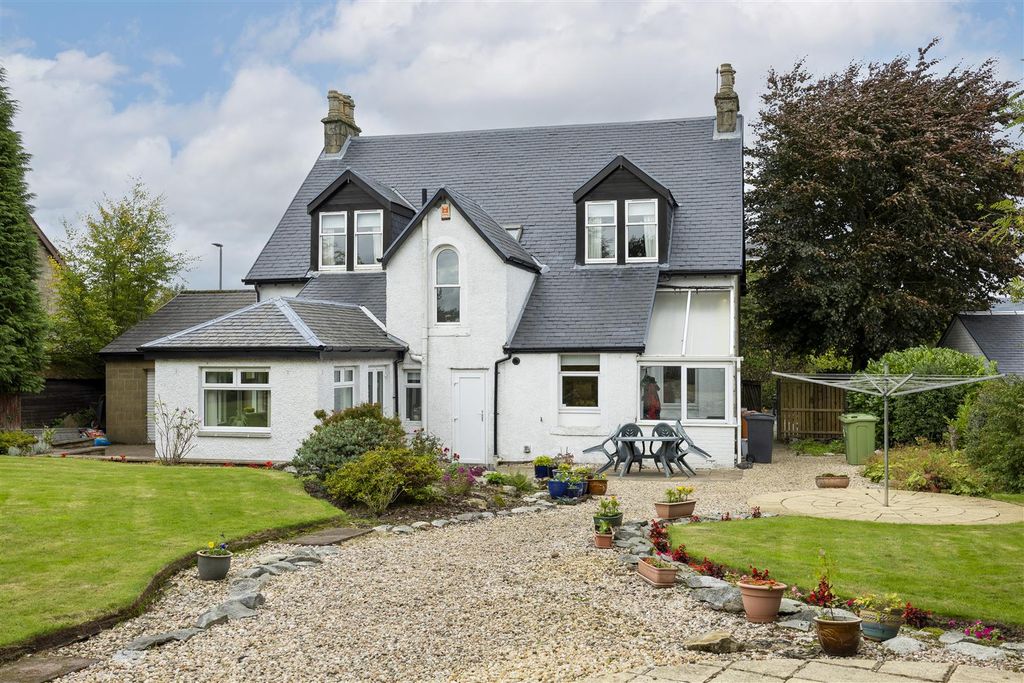 Property photo 2 of 49 13_Crosshill_Rd_Lenzie_007.Jpg