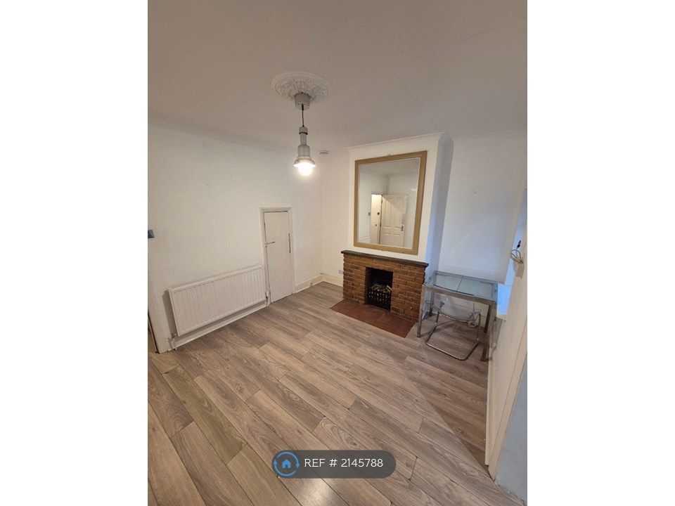 Property photo 3 of 27 Lounge