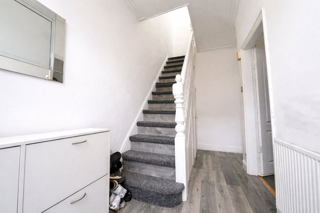 Property photo 2 of 14 Picture No. 15