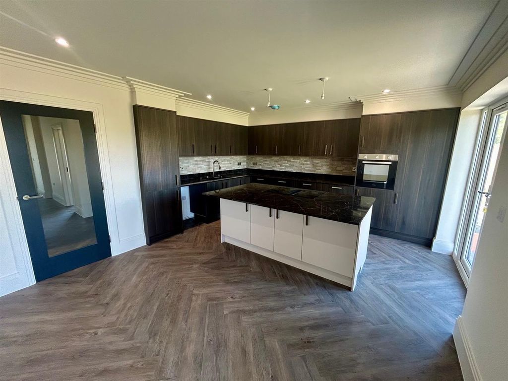 Property photo 2 of 24 Kitcheb 1.Jpg