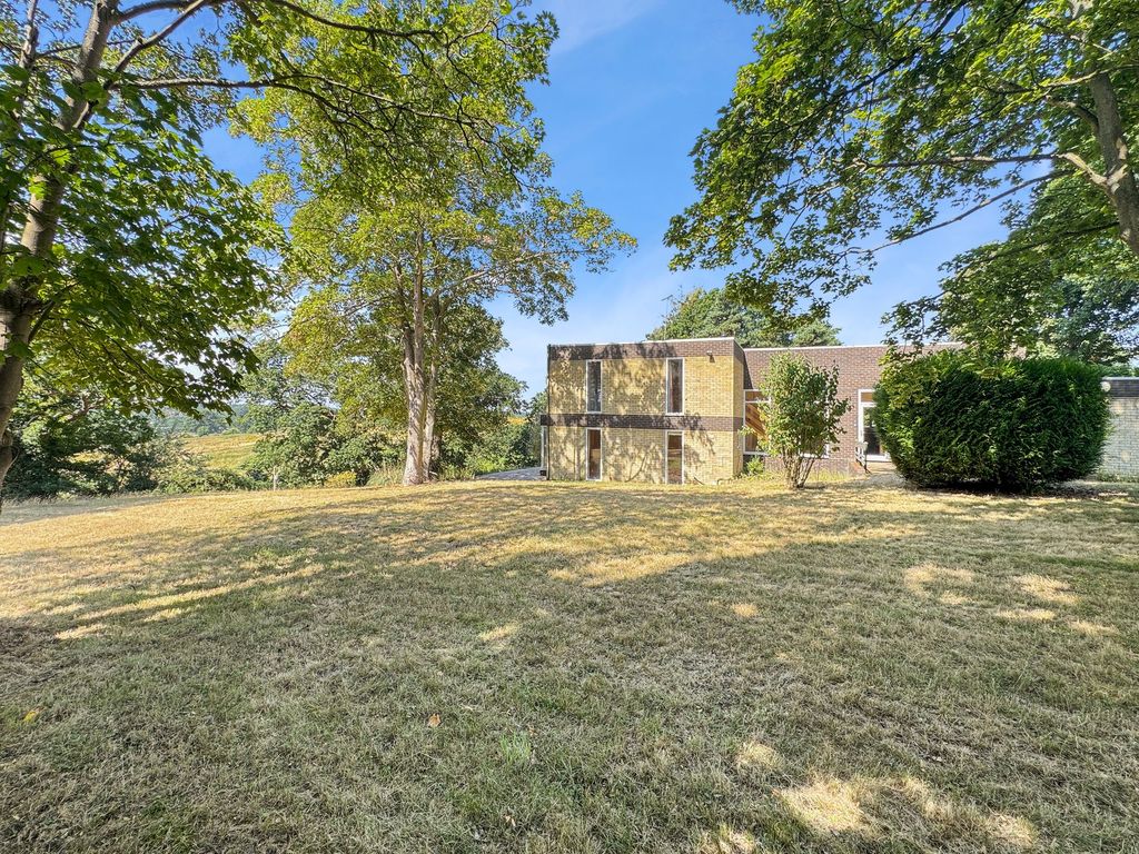 Property photo 2 of 26