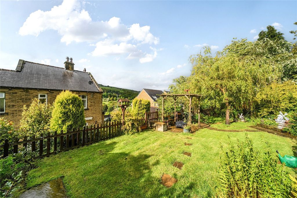 Property photo 2 of 26 Rear Gardens