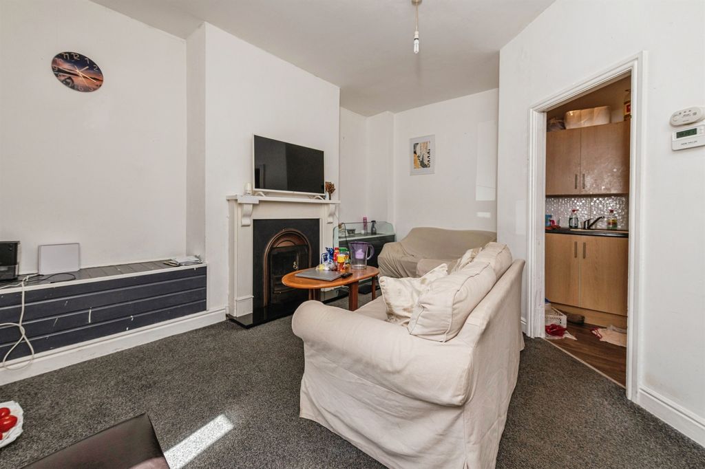 Property photo 2 of 9