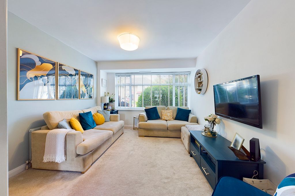 Property photo 1 of 17 Photo 01