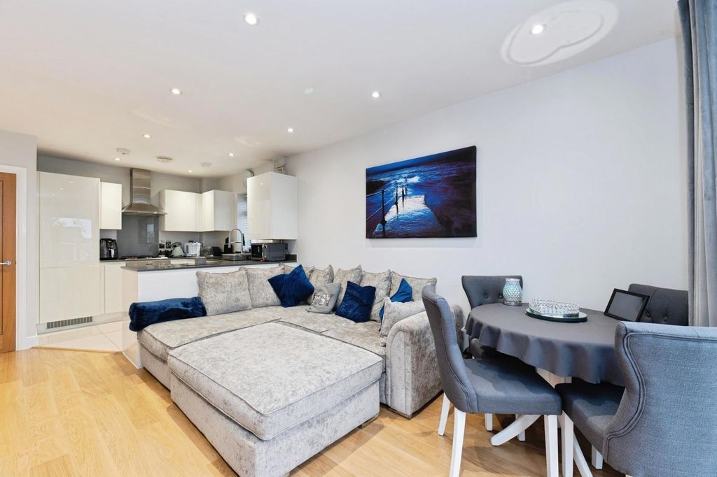 Property photo 2 of 9 Pbox-Img.Jpg