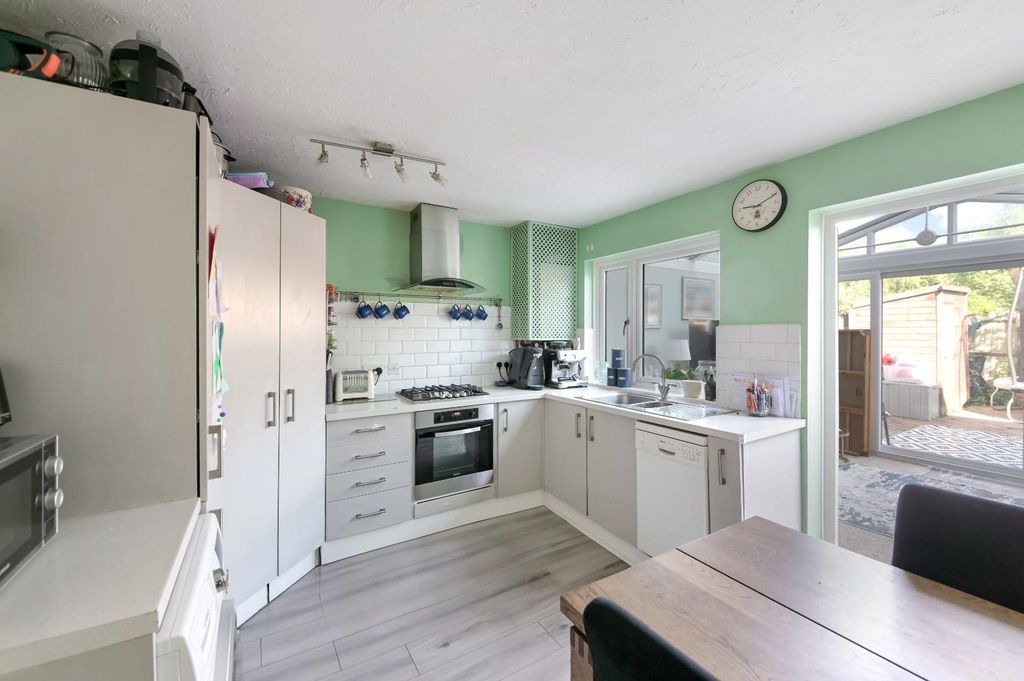 Property photo 2 of 14 Farriers Close,15-12.Jpg